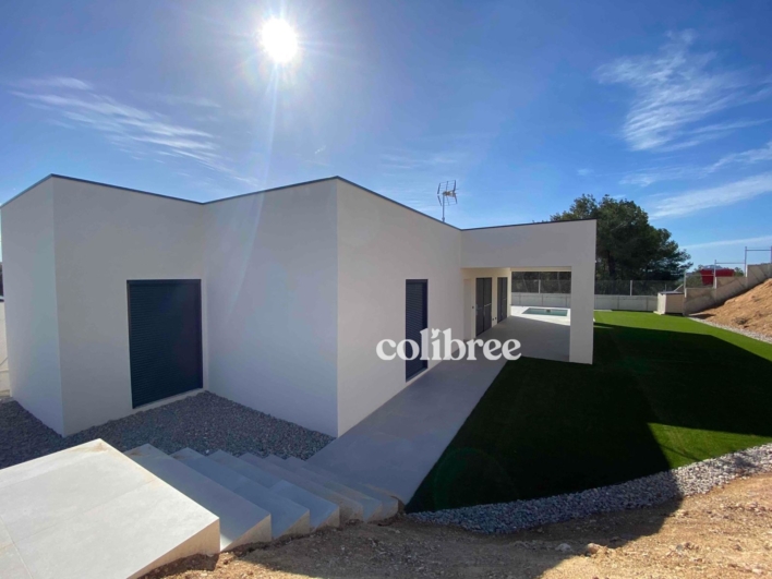 Casa o Chalet Independiente en venta en Canyelles, con 100 m2  de 3 habitaciones y 2 baños con piscina