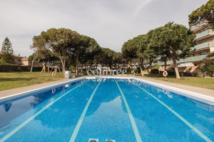 Piso en venta en Gava Mar con piscina y plaza de garaje incluida